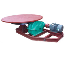 KR系列圓盤(pán)給料機(jī)由電動(dòng)機(jī)、減速機(jī)、大小傘齒輪、主軸和圓盤(pán)組成。